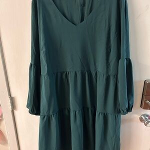 Elegant Green Long-Sleeve Dress
